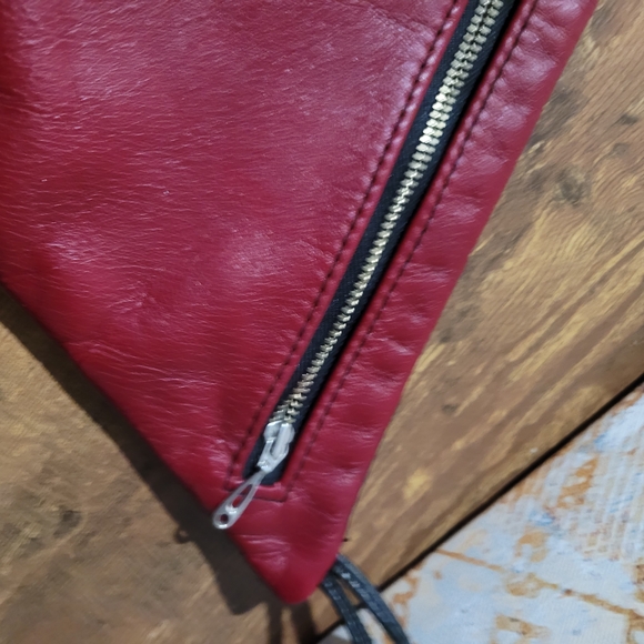 Buttery Soft Colorful Leather Convertible Crossbody, Shoulder, Backpack. - Picture 15 of 16